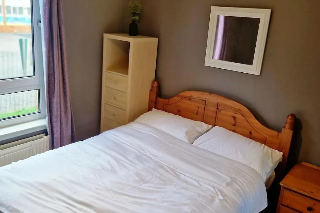 Discover Urban Oasis-Two Bedroom Flat Edinburgh 0*,  United Kingdom