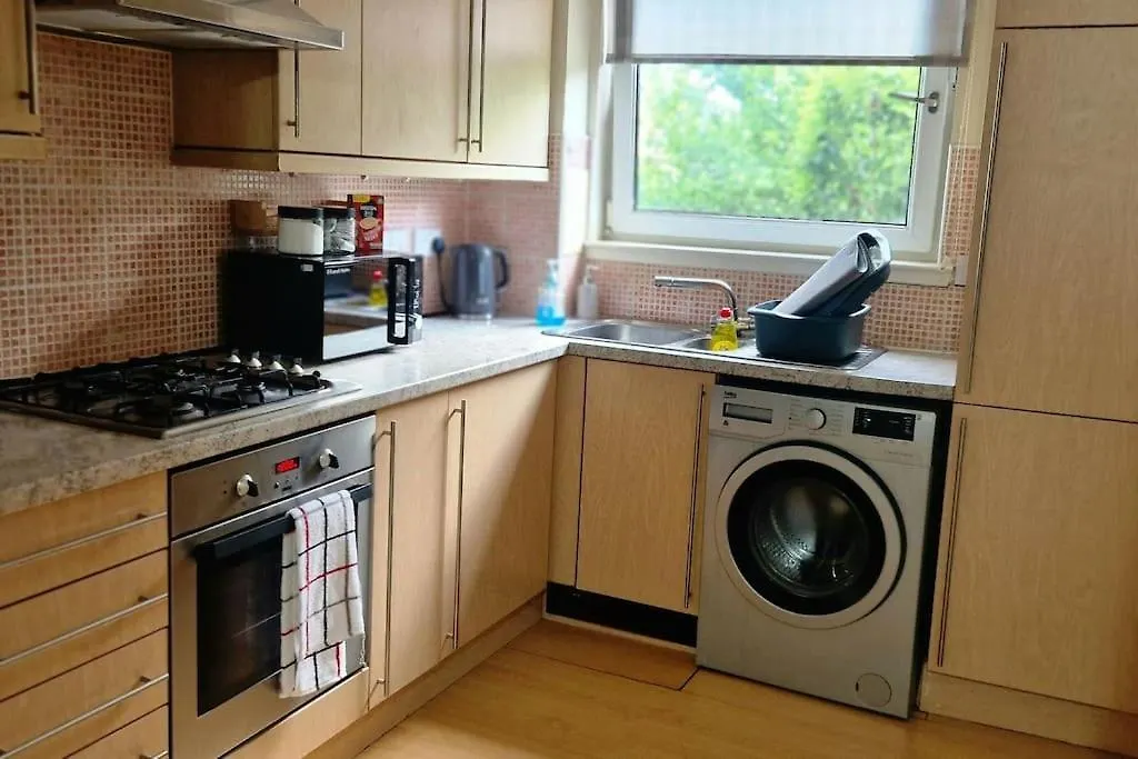 Discover Urban Oasis-Two Bedroom Flat Edinburgh Apartment