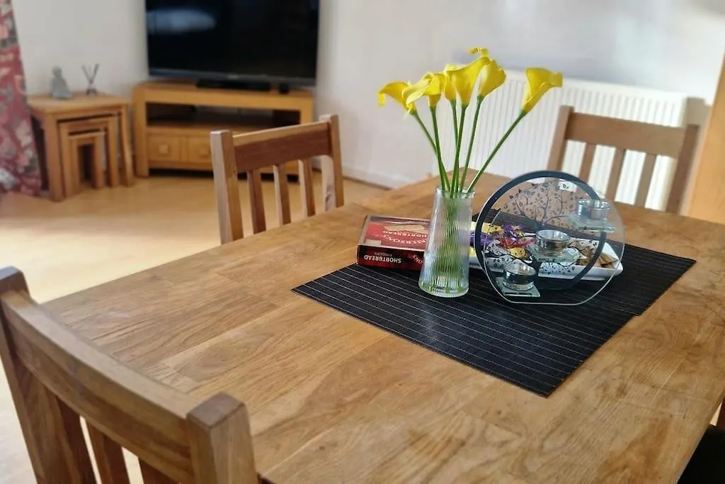 Apartment Discover Urban Oasis-Two Bedroom Flat Edinburgh United Kingdom