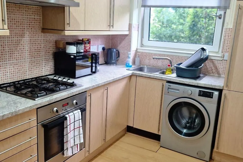 Apartment Discover Urban Oasis-Two Bedroom Flat Edinburgh